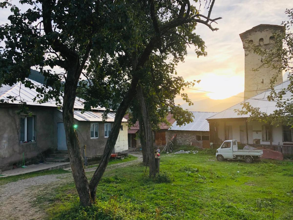 Vodo'S Guesthouse Chvabiani Bagian luar foto